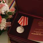 В преддверии профессионального праздника новгородским медикам вручили награды 