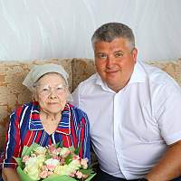 Александр Дронов навестил окуловских ветеранов Великой Отечественной войны