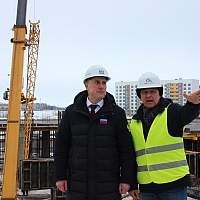 Александр Розбаум проверил, как идёт строительство новой школы в Великом Новгороде