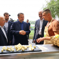 Андрей Никитин пообщался с участниками фермерского фестиваля «Своё»