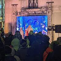 Дед Мороз и Снегурочка поздравили новгородцев с Новым годом