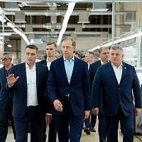 Денис Мантуров и Александр Дронов оценили работу новгородских предприятий