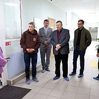 Депутаты Новгородской областной Думы познакомились с работой протезно-ортопедического предприятия