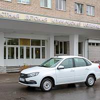 Добираться быстрее до маленьких новгородцев докторам поможет новая «Лада» Добираться быстрее до маленьких новгородцев докторам поможет новая «Лада»