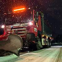 Дороги Новгородской области убирают от снега в круглосуточном режиме
