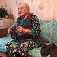 Марёвская прапрабабушка помогает бойцам СВО вязаными носками