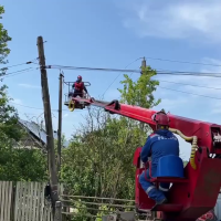 Энергетики круглосуточно восстанавливают электричество в Новгородской области