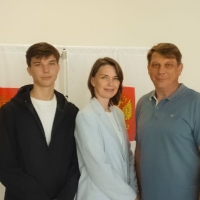 Главредактор «Новгородских ведомостей» проголосовал на выборах вместе с семьёй
