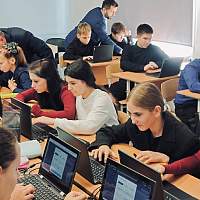 Холмские школьники научились проектировать ИИ-агентов