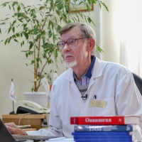 Известный новгородский онколог Вячеслав Черенков выпустил новый учебник