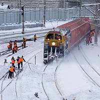 Как в Новгородской области расчищают от снега железные дороги?