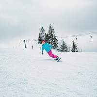 «Любогорье» и «Мстинские горки» приглашают жителей и гостей Новгородчины покататься на лыжах и сноуборде