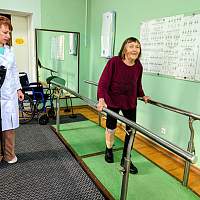 Маму погибшего бойца СВО из Новгородской области обеспечили современным протезом