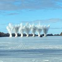 В Новгородской области группа разминирования ослабила ледовое поле на реке