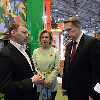 Министр здравоохранения РФ Михаил Мурашко посетил стенд Новгородской области на выставке «Россия»