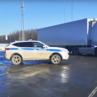 На М-11 в Новгородской области остановили неадекватного дальнобойщика