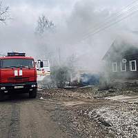 На пожаре в двухквартирном доме в Боровичах пострадал человек