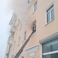 На пожаре в многоквартирном доме в Боровичах эвакуировали четырёх человек
