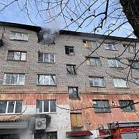 На пожаре в Великом Новгороде огнеборцы спасли троих человек, семерых эвакуировали