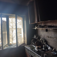 На пожаре в Великом Новгороде сгорела кухня на пятом этаже