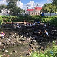На Троицком раскопе обнаружили развал печи, упавший со второго этажа усадьбы