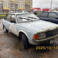 На новгородской улице «почти раритетному» авто нужно освободить парковку 