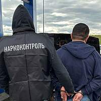 Новгородские полицейские задержали остановившегося попить кофе наркокурьера