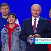Новгородские школьники спели гимн России вместе с Владимиром Путиным