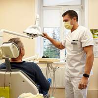 Новгородские ветераны СВО получают бесплатные услуги по протезированию зубов