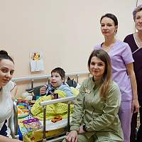 Новгородские врачи занимаются сложной реабилитацией 11-летнего Матвея