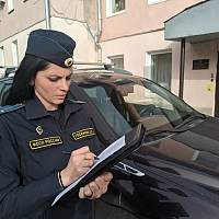 Новгородский бизнесмен добровольно отдал машину под арест за долги перед своими работниками