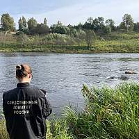 Новгородский следком выясняет обстоятельства смерти найденного в Мсте мужчины