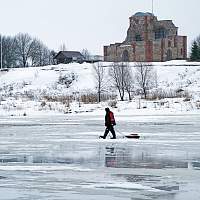 Новгородским любителям зимней рыбалки напомнили о запрете выхода на лёд