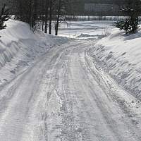 Новгородским водителям рассказали, как избежать аварий во время сильного снега и гололёда