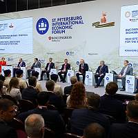 Участники ПМЭФ-2025 обсудили роль ВСМ в экономике Новгородской области