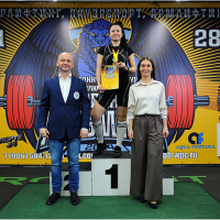Преподаватель НовГУ завоевала золото всероссийского турнира по пауэрлифтингу в жиме лёжа