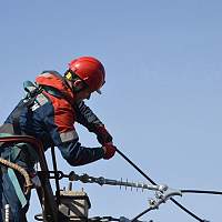 Ремонт сетей электроснабжения в Новгородской области продолжается в круглосуточном режиме