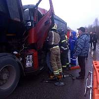 Спасатели деблокировали пострадавшего в ДТП в Старорусском районе