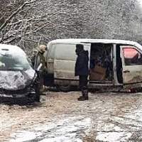 В Батецком районе в ДТП на скользкой дороге пострадал пассажир одного из автомобилей