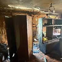 В Боровичах пожарные спасли мужчину из закоптившейся квартиры