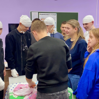 В Боровичах девятиклассники осваивали навыки первой помощи
