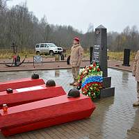 В демянской деревне Цемена прошла церемония захоронения бойцов Красной Армии