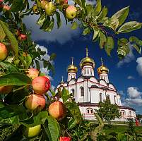 В Иверской обители проходит летняя смена Молодёжной библейско-богословской школы