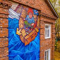 Художник рассказал трогательную историю нового мурала в Боровичах