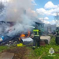 В маловишерской деревне Добрая Вода бушевал огонь В маловишерской деревне Добрая Вода бушевал огонь