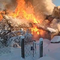 В Маловишерском районе утром сгорели два дома