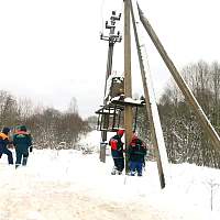 Вечером 12 января в Новгородской области продолжают восстанавливать электроэнергию