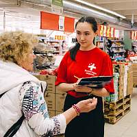 В новгородских «Пятёрочках» при участии Российского Красного Креста создали «Уголки здоровья»