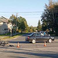 В Новгородской области 15-летний мотоциклист врезался в ВАЗ и сломал руку