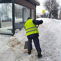 В Новгородской области 173 должника убирают снег